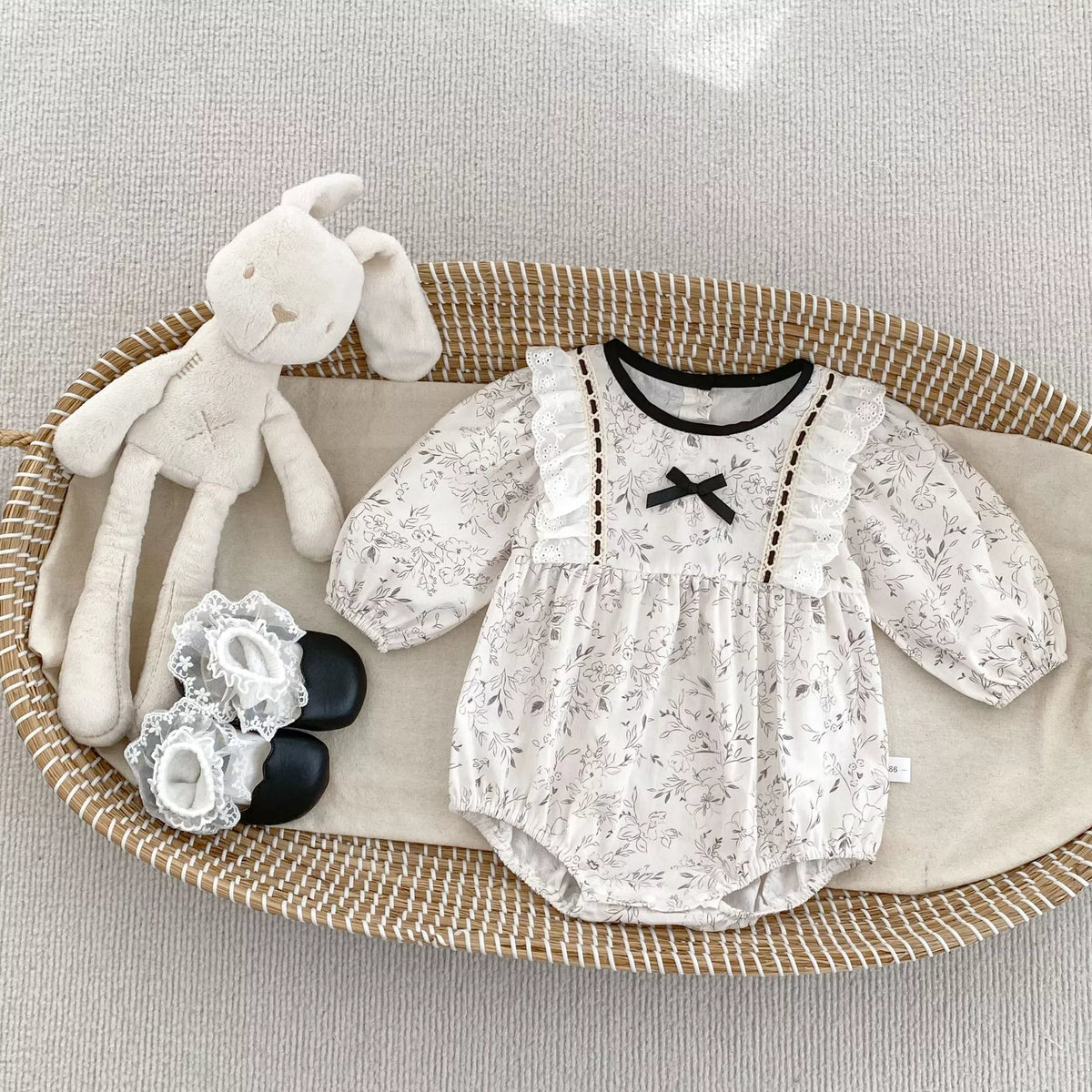 Baby Girl Chic Contrast Leaf Motif Bodysuit
